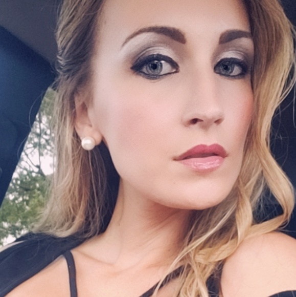 Meet your Posher, Sharleine - Picture 1 of 1